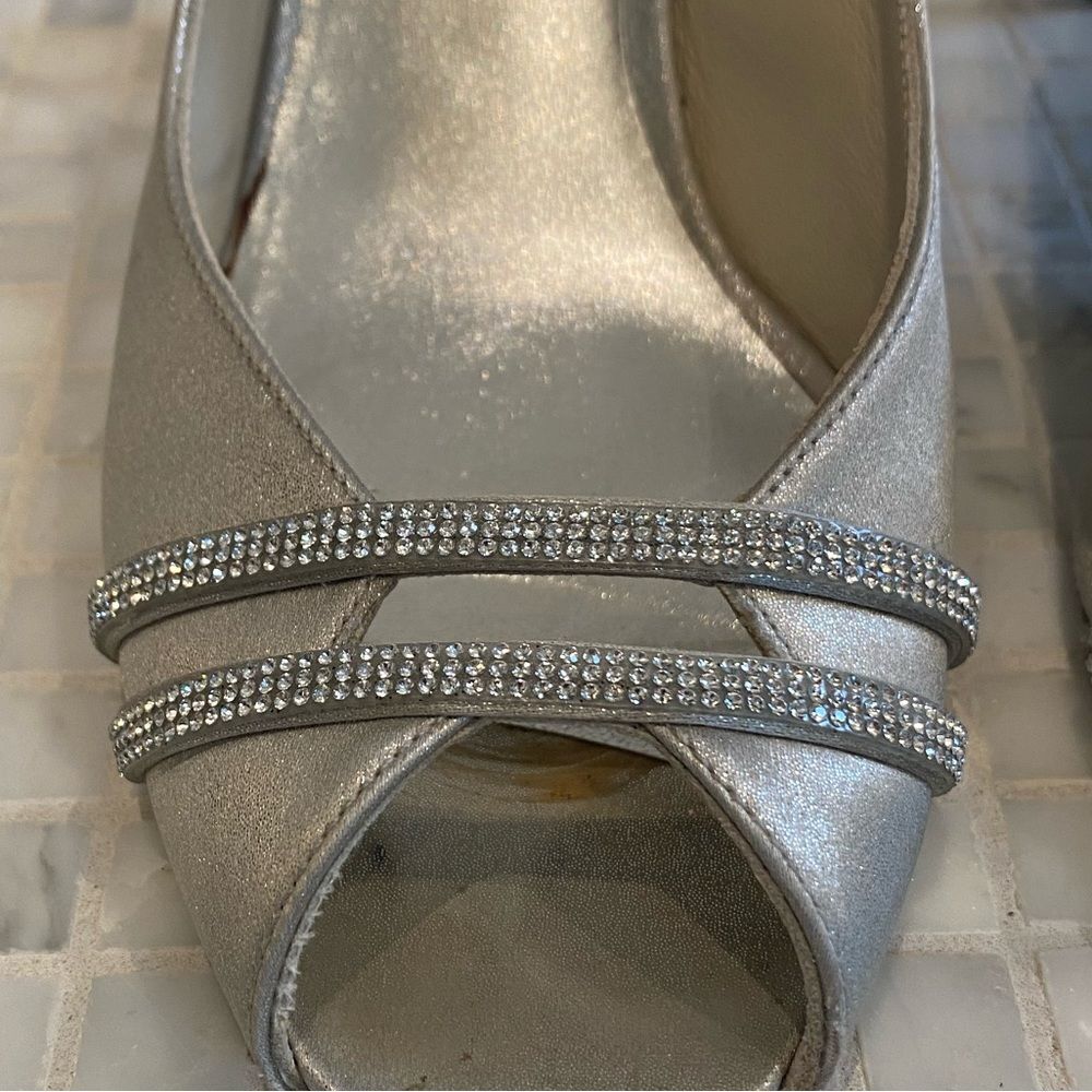 Stuart Weitzman Silver Slingback Heels with Sequin Straps - Picture 3 of 12